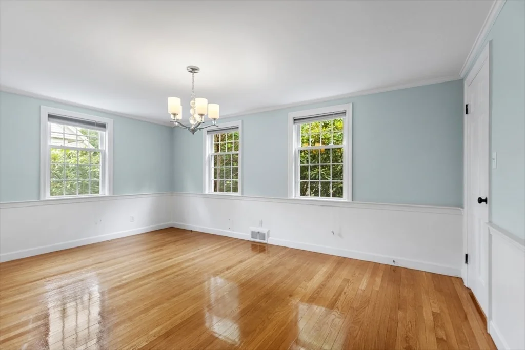 6 bed, 3 bath apartment for rent at 176 Burlington St Unit 176, Lexington — photo 5 of 24