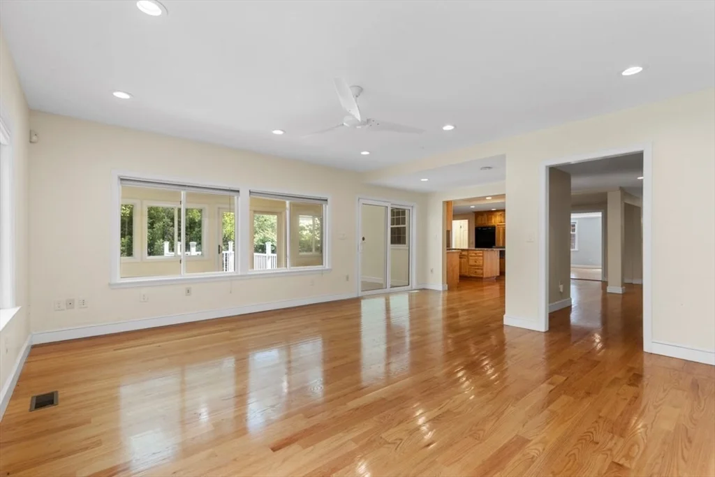 6 bed, 3 bath apartment for rent at 176 Burlington St Unit 176, Lexington — photo 7 of 24