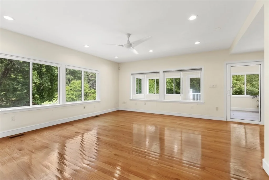 6 bed, 3 bath apartment for rent at 176 Burlington St Unit 176, Lexington — photo 6 of 24