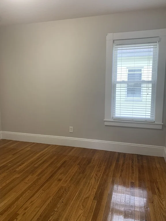 3 bed, 1 bath apartment for rent at 176 Chestnut St Unit 2, Waltham — photo 6 of 10