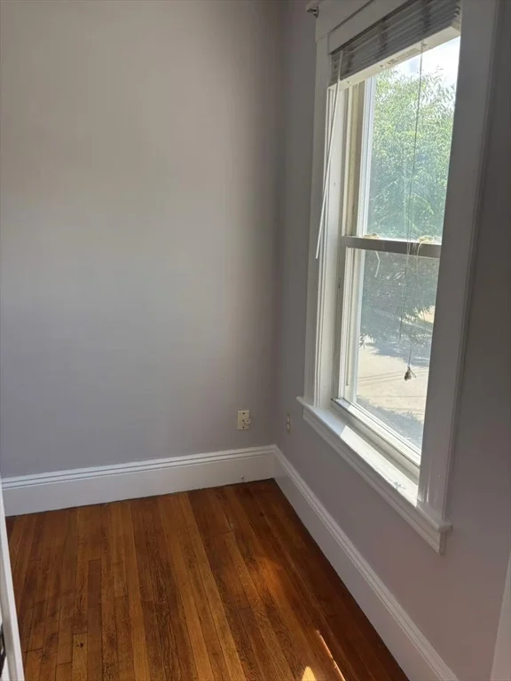 3 bed, 1 bath apartment for rent at 176 Chestnut St Unit 2, Waltham — photo 4 of 10