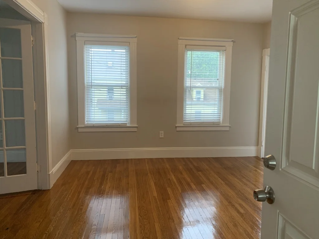 3 bed, 1 bath apartment for rent at 176 Chestnut St Unit 2, Waltham — photo 8 of 10