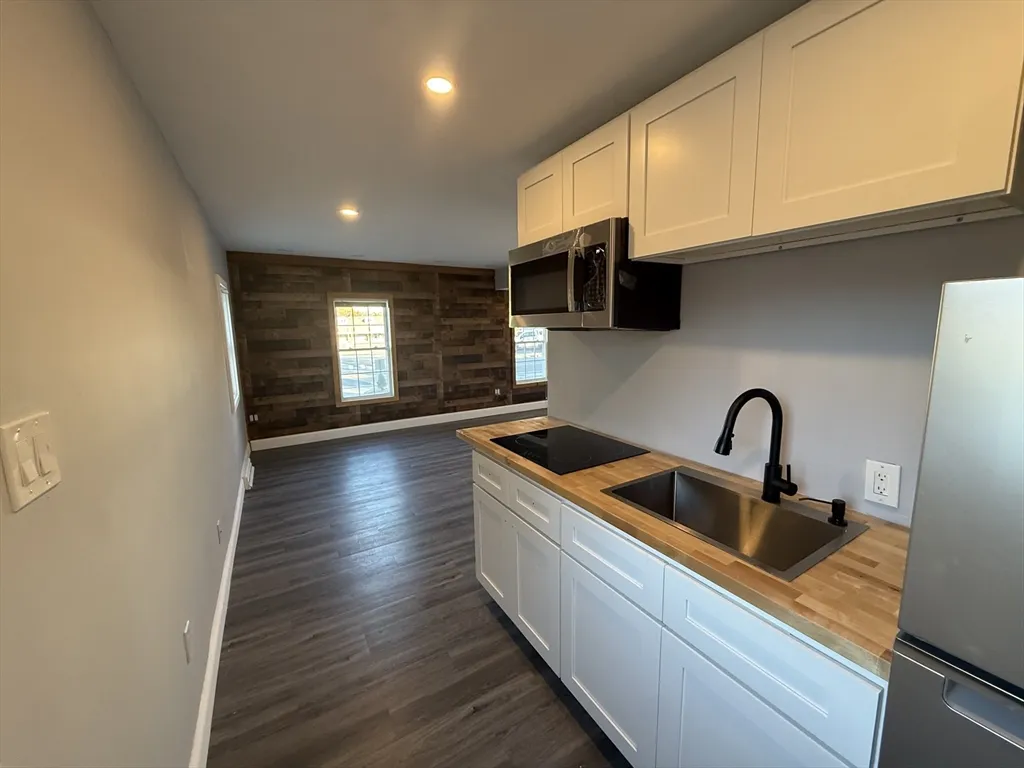 Studio bed, 1 bath apartment for rent at 176 Court St Unit 1, Downtown — photo 1 of 11