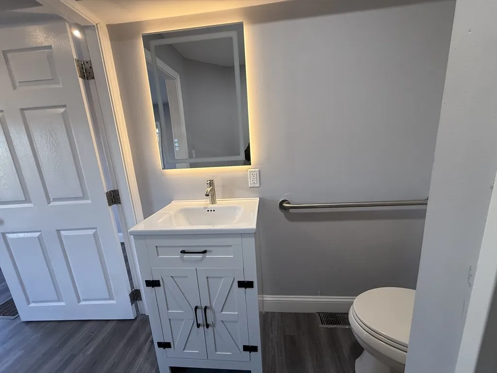 Studio bed, 1 bath apartment for rent at 176 Court St Unit 1, Downtown — photo 8 of 11