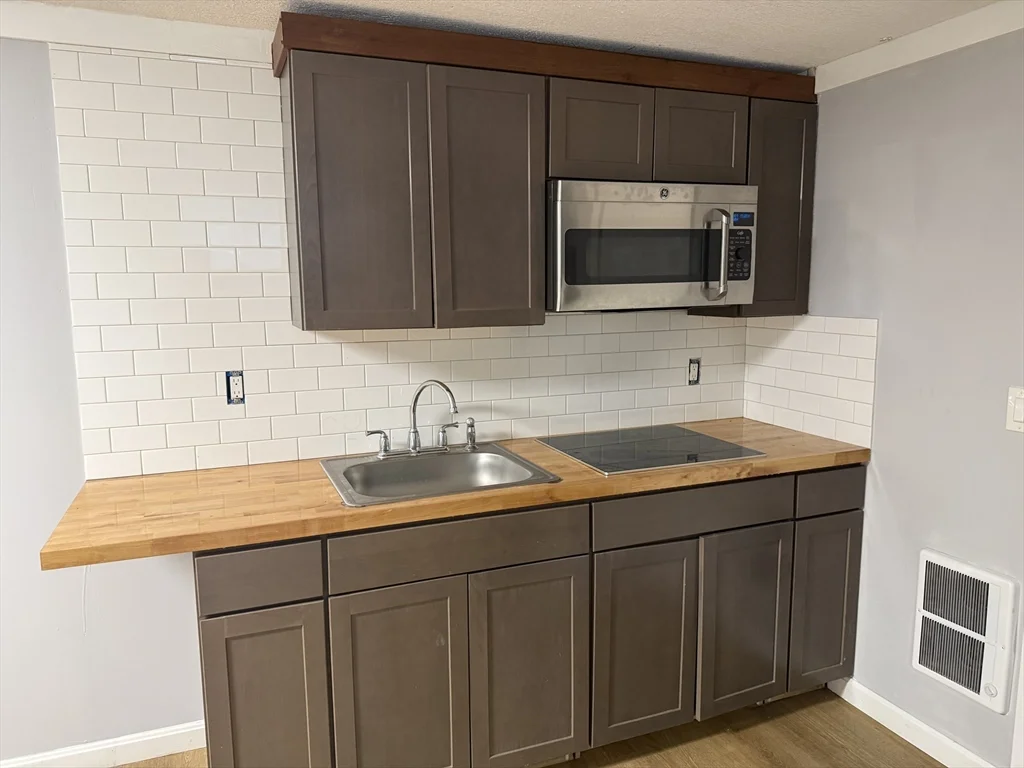 1 bed, 1 bath apartment for rent at 176 Court St Unit 10, Braintree Highlands — photo 7 of 8