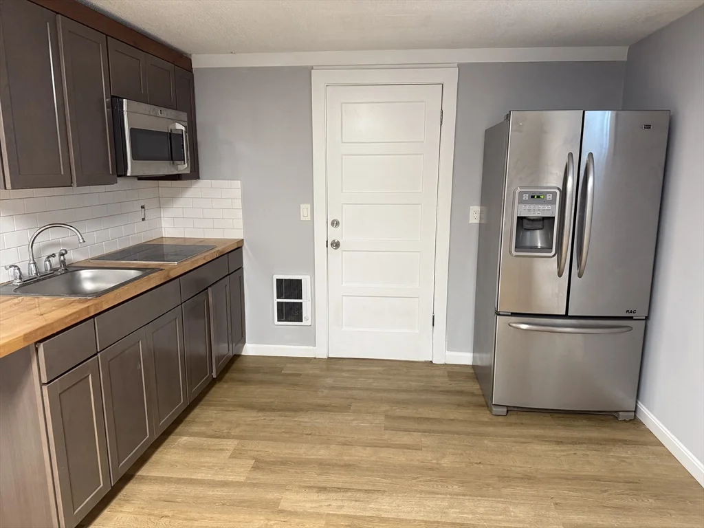 1 bed, 1 bath apartment for rent at 176 Court St Unit 10, Braintree Highlands — photo 3 of 8