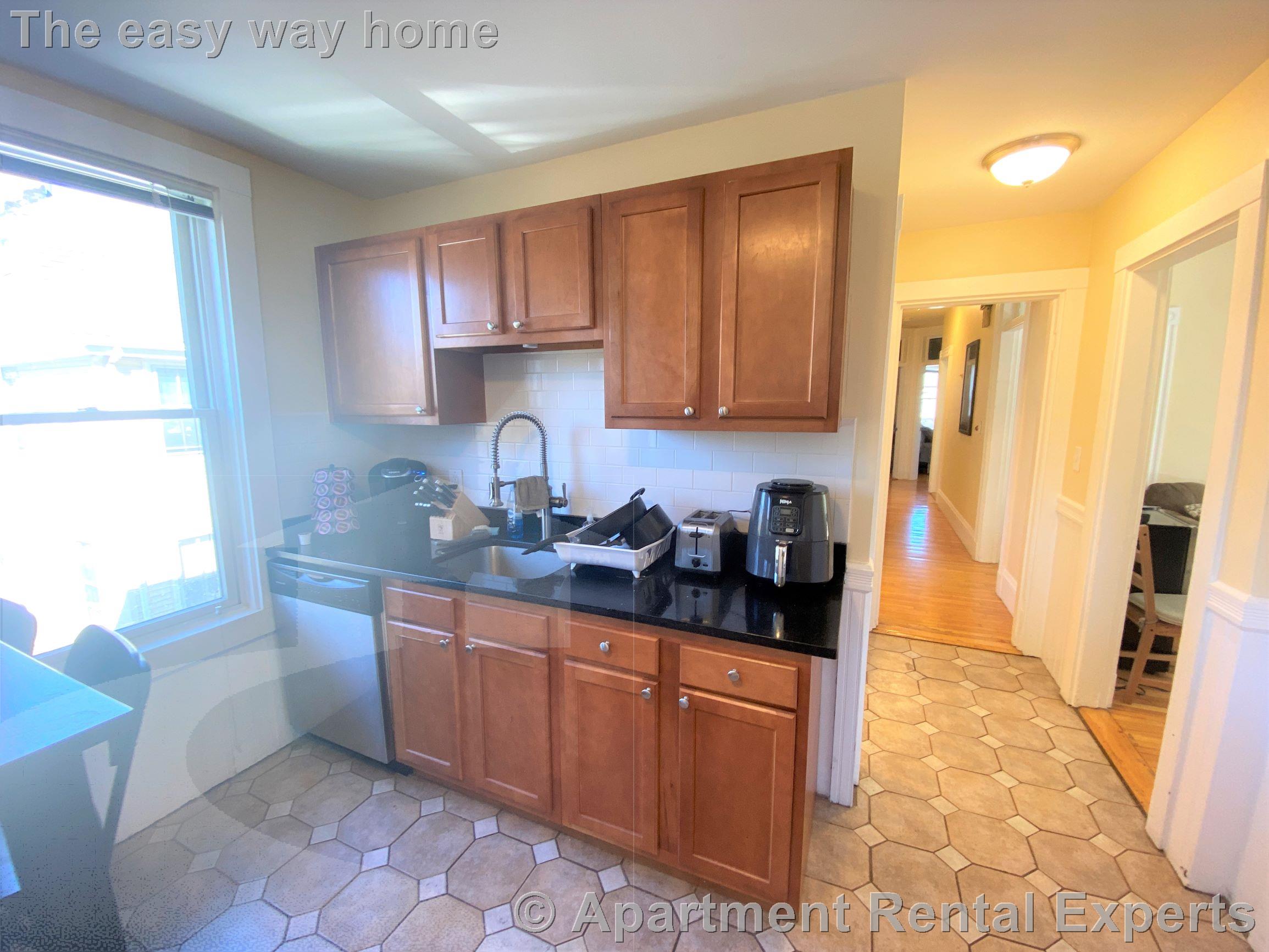 4 bed, 2 bath apartment for rent at 176 Elm St Unit 2, Porter Square — photo 4 of 23