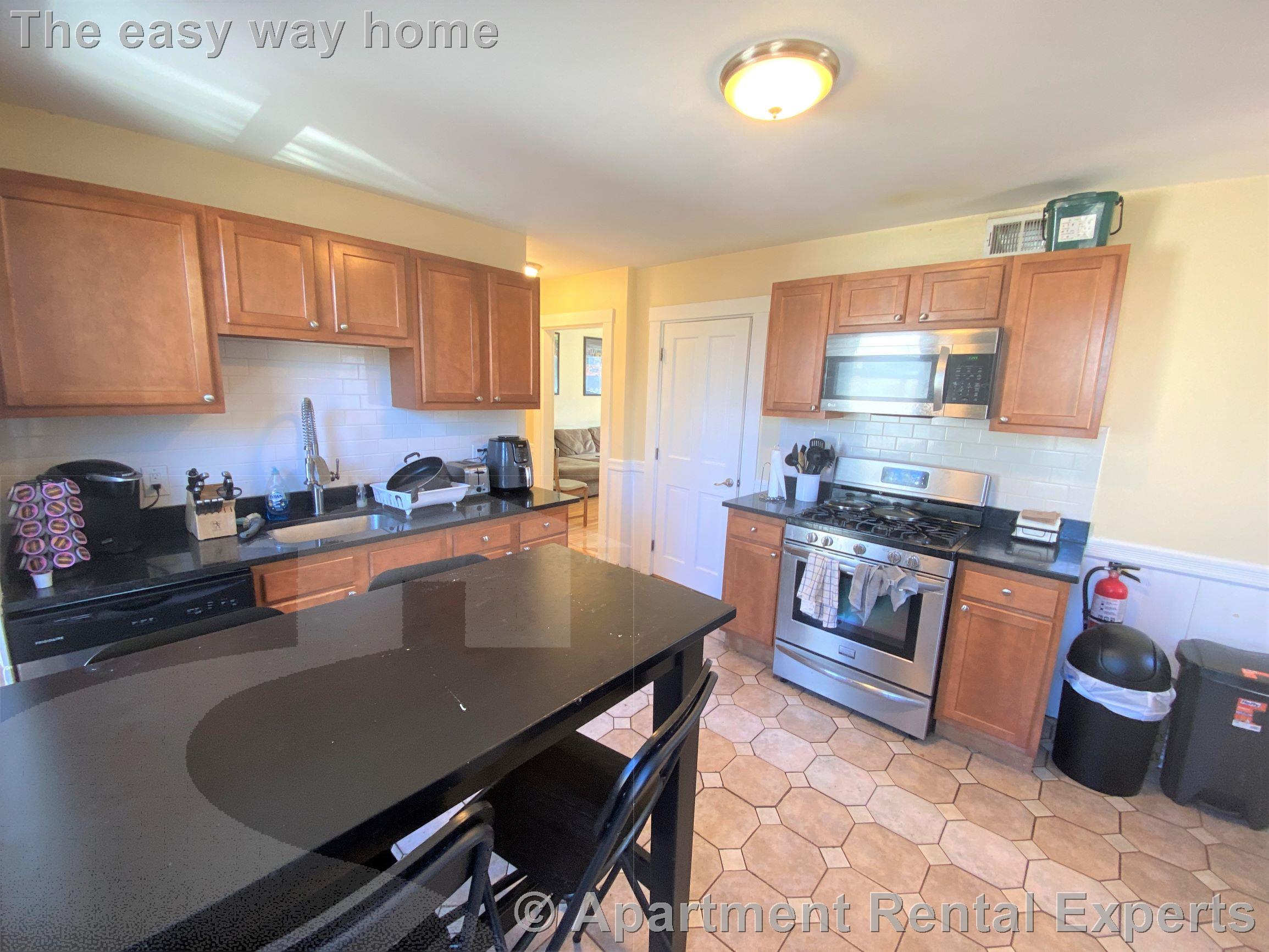 4 bed, 2 bath apartment for rent at 176 Elm St Unit 2, Porter Square — photo 6 of 23