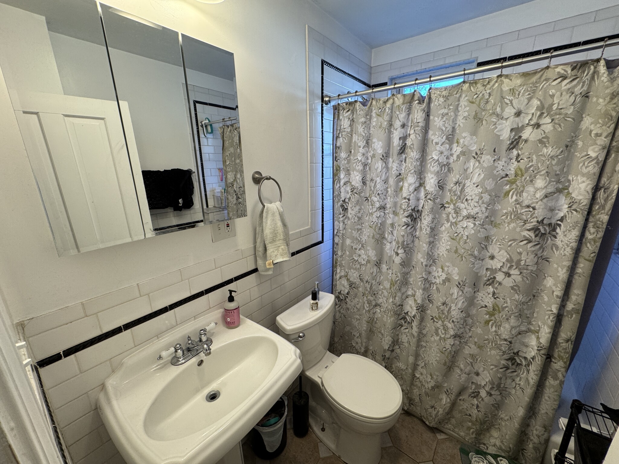 4 bed, 2.5 bath apartment for rent at 176 Elm St Unit 2, Wellington-Harrington — photo 4 of 66