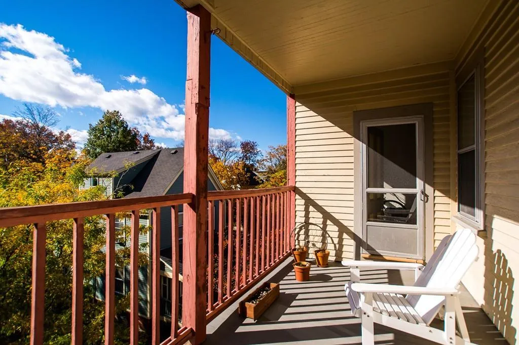 4 bed, 2.5 bath apartment for rent at 176 Elm St Unit 3, North Cambridge