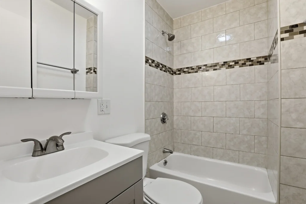 2 bed, 1 bath apartment for rent at 176 Ferry St Unit 3L, Everett — photo 14 of 26