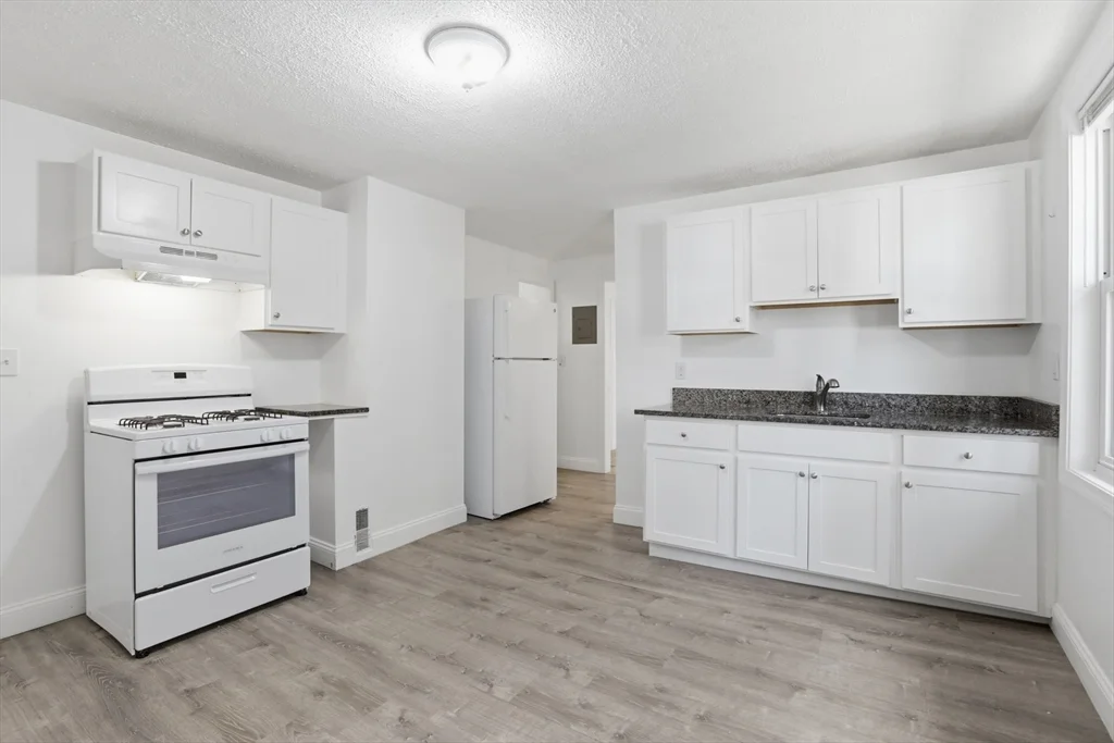 2 bed, 1 bath apartment for rent at 176 Ferry St Unit 3L, Everett — photo 8 of 26