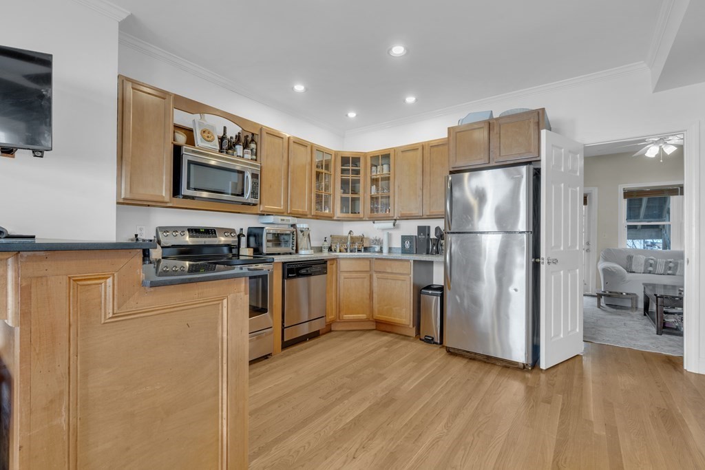 2 bed, 2 bath apartment for rent at 176 H St Unit 1, South Boston — photo 3 of 16