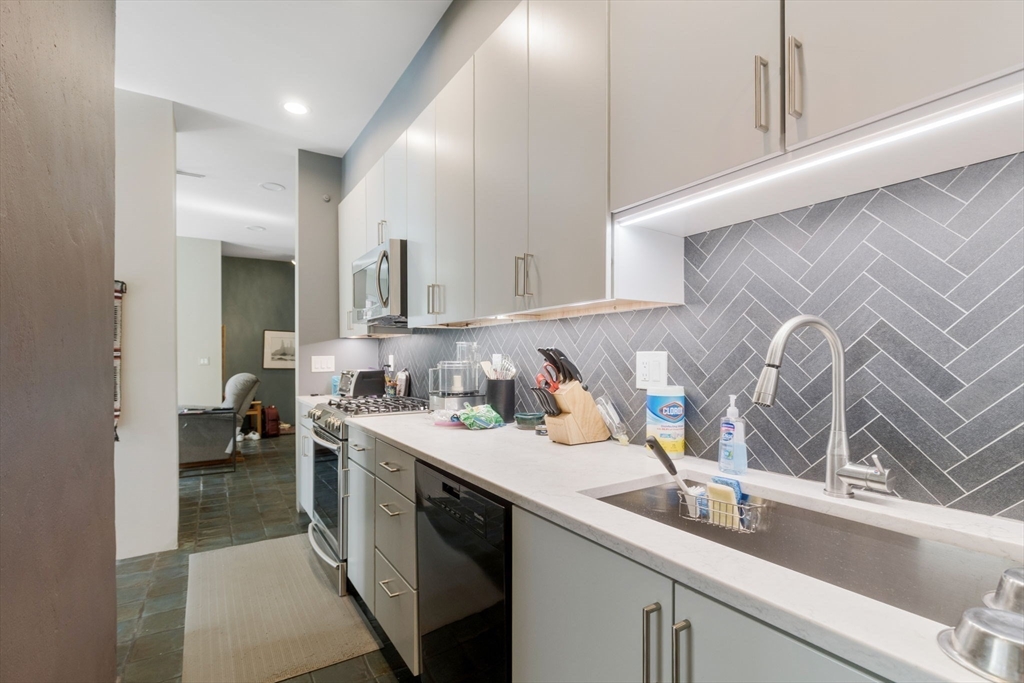 4 bed, 2 bath apartment for rent at 176 Hancock Unit 1, Mid Cambridge — photo 7 of 31