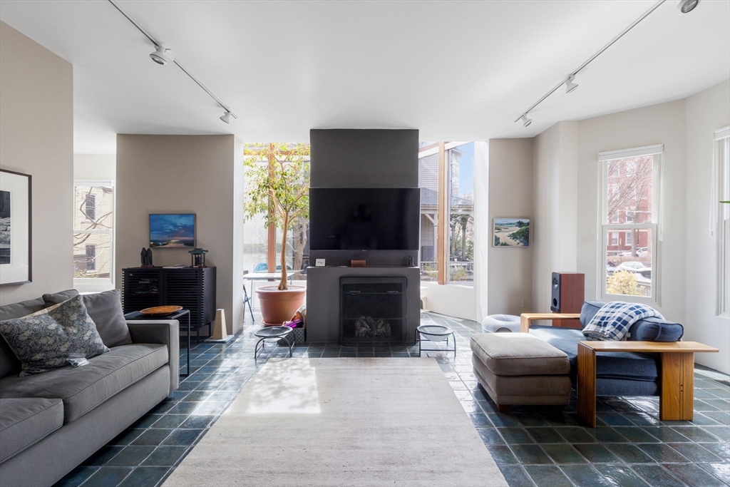 4 bed, 2 bath apartment for rent at 176 Hancock Unit 1, Mid Cambridge — photo 3 of 31