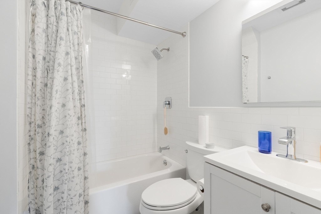 4 bed, 2 bath apartment for rent at 176 Hancock Unit 1, Mid Cambridge — photo 18 of 31