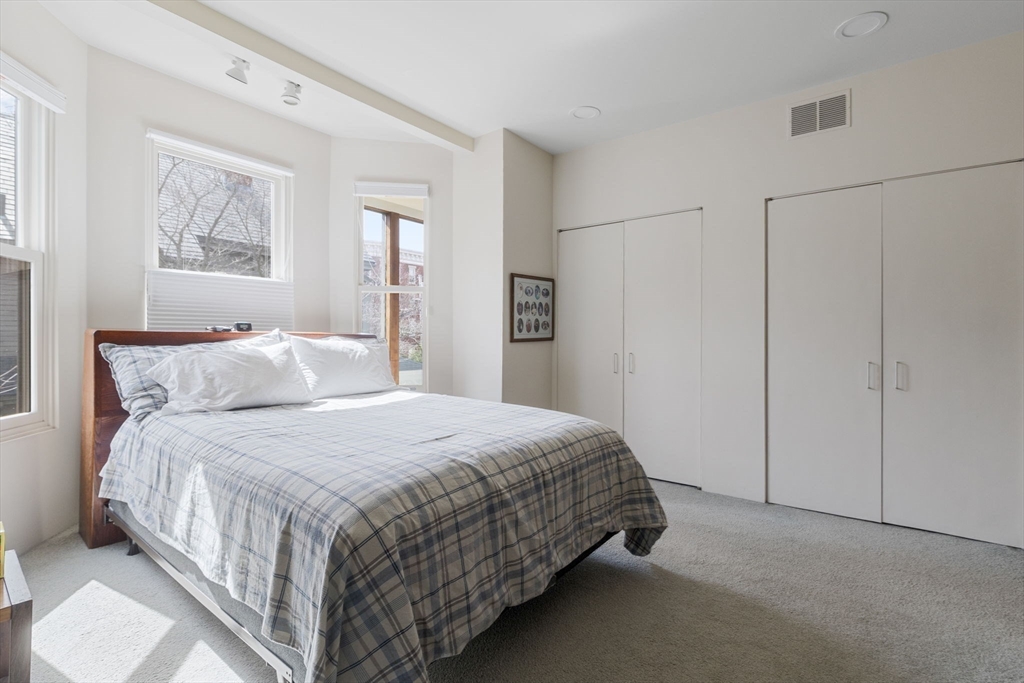 4 bed, 2 bath apartment for rent at 176 Hancock Unit 1, Mid Cambridge — photo 13 of 31