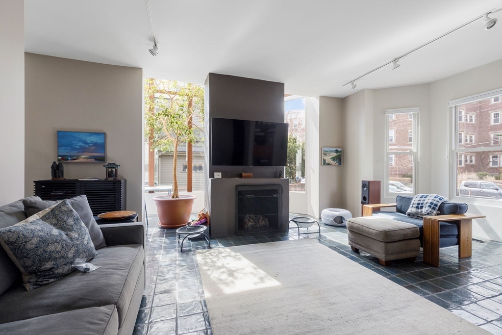 4 bed, 2 bath apartment for rent at 176 Hancock Unit 1, Mid Cambridge — photo 2 of 31