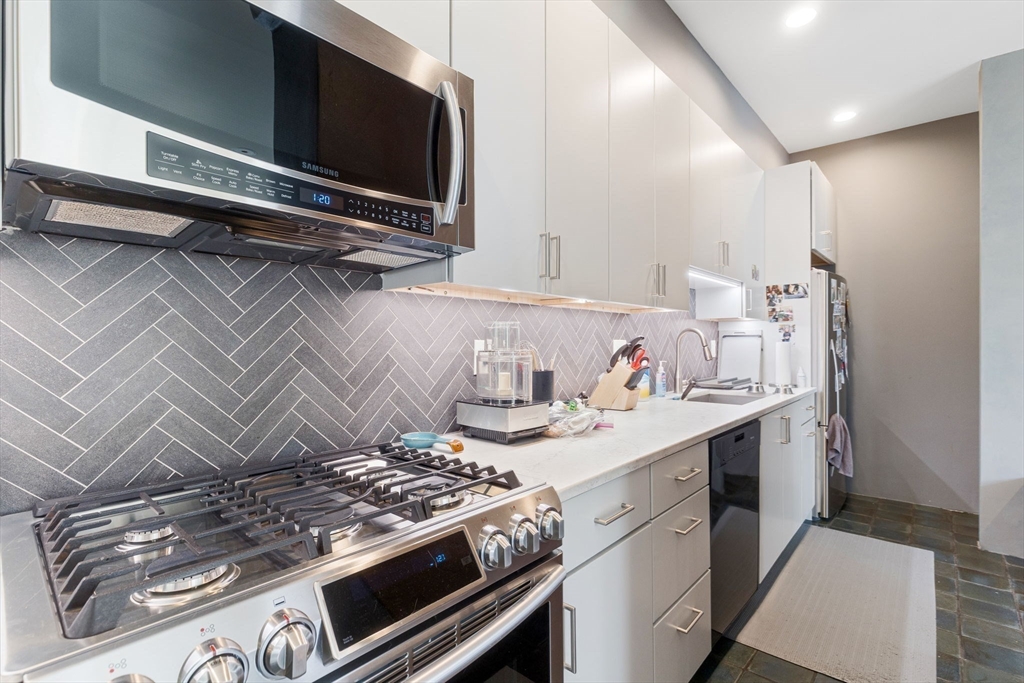 4 bed, 2 bath apartment for rent at 176 Hancock Unit 1, Mid Cambridge — photo 8 of 31
