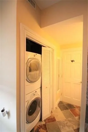 4 bed, 2 bath apartment for rent at 176 Hillside St Unit 3, Mission Hill — photo 8 of 12