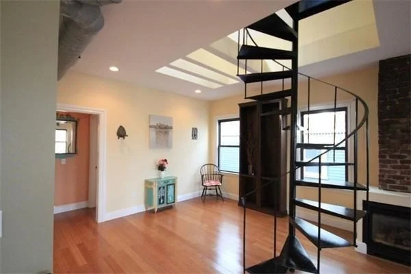 4 bed, 2 bath apartment for rent at 176 Hillside St Unit 3, Mission Hill — photo 4 of 12