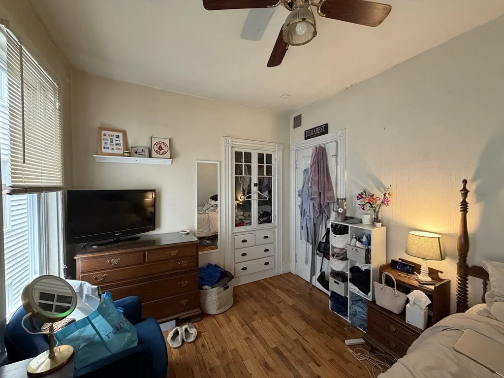 3 bed, 1 bath apartment for rent at 176 L St Unit 2, South Boston — photo 9 of 12