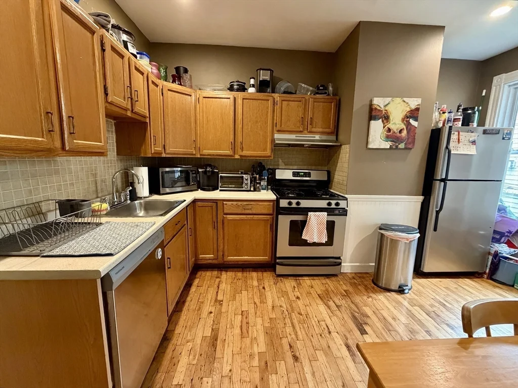 3 bed, 1 bath apartment for rent at 176 L St Unit 2, South Boston — photo 4 of 12