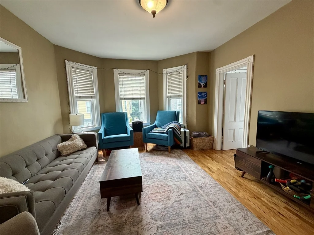 3 bed, 1 bath apartment for rent at 176 L St Unit 2, South Boston