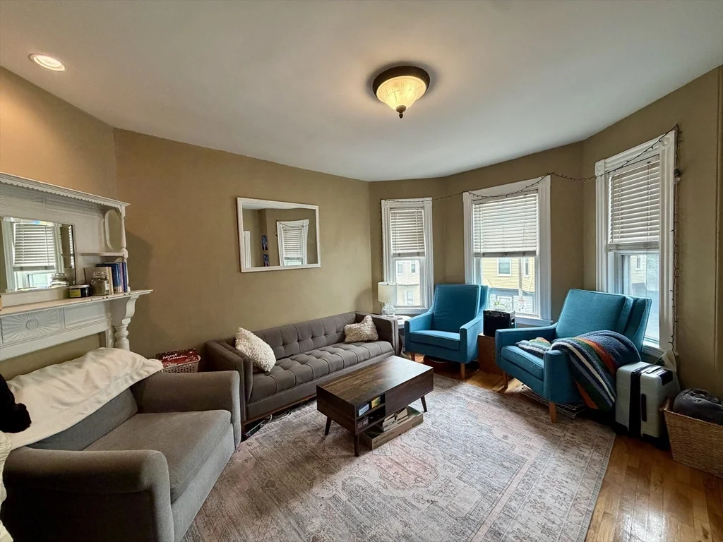 3 bed, 1 bath apartment for rent at 176 L St Unit 2, South Boston — photo 2 of 12