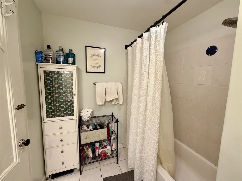 3 bed, 1 bath apartment for rent at 176 L St Unit 2, South Boston — photo 11 of 12