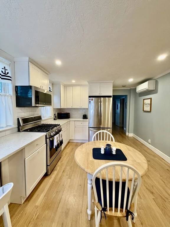2 bed, 1 bath apartment for rent at 176 M Unit 1, South Boston — photo 4 of 10