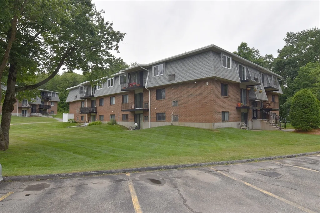 2 bed, 1 bath apartment for rent at 176 Maple Ave Unit 3-8, Rutland — photo 10 of 11