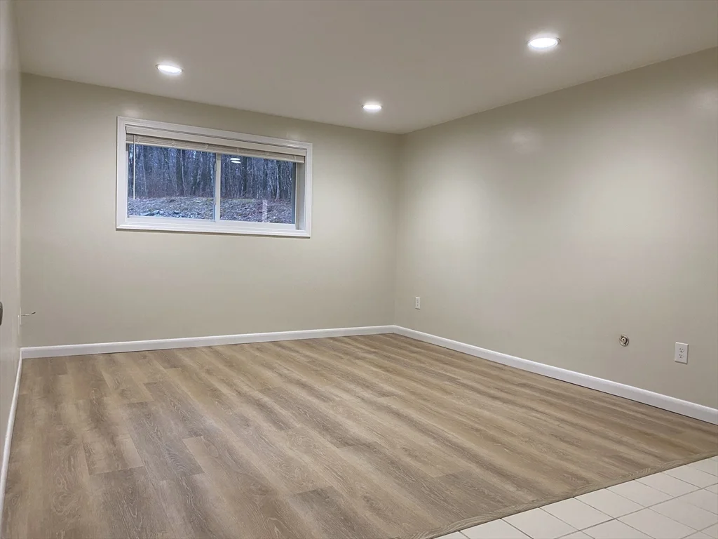 2 bed, 1 bath apartment for rent at 176 Maple Ave Unit 3-8, Rutland — photo 3 of 11