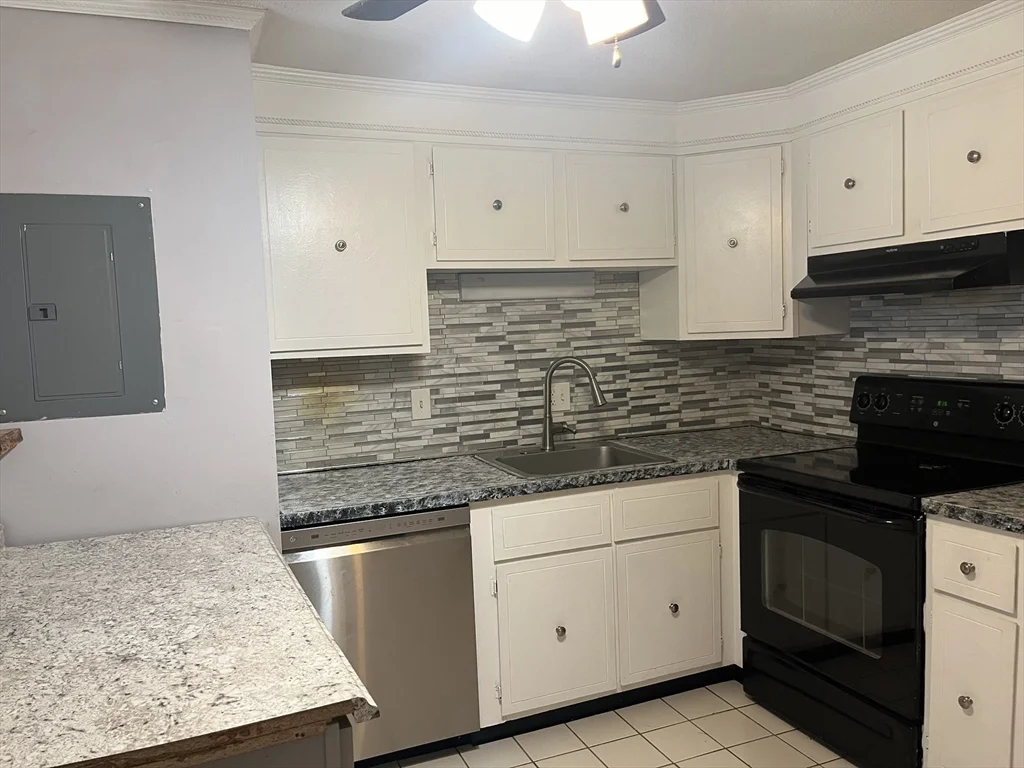 2 bed, 1 bath apartment for rent at 176 Maple Unit 1-1, Rutland — photo 5 of 10