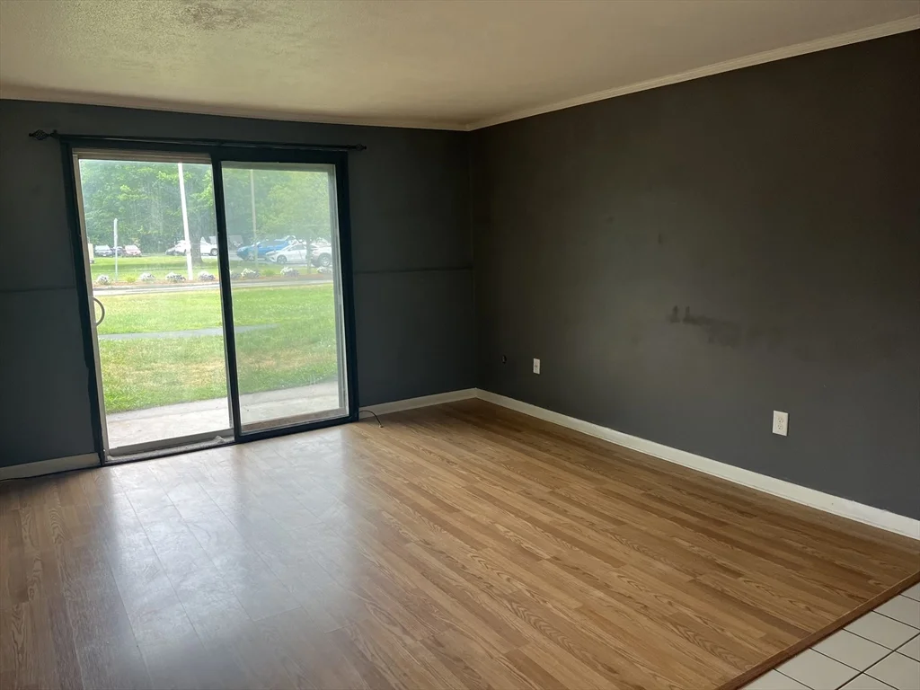 2 bed, 1 bath apartment for rent at 176 Maple Unit 1-1, Rutland — photo 3 of 10