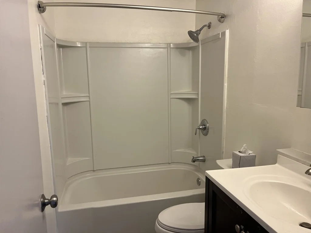 2 bed, 1 bath apartment for rent at 176 Maple Unit 1-1, Rutland — photo 7 of 10