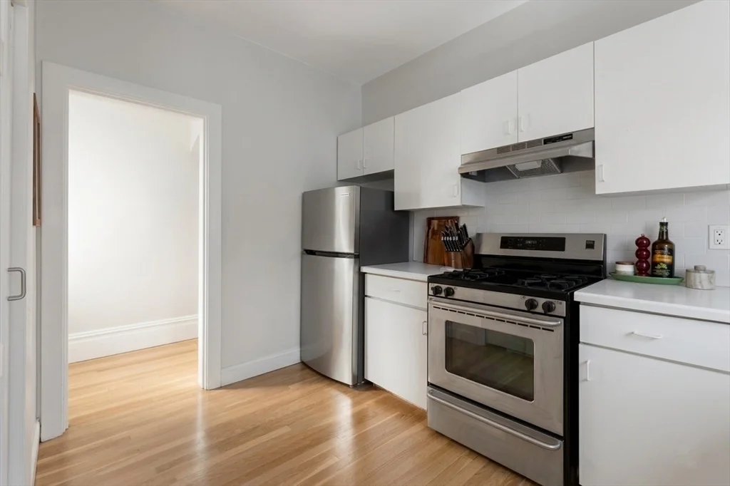2 bed, 1 bath apartment for rent at 176 Naples Rd Unit 7, Coolidge Corner — photo 10 of 15