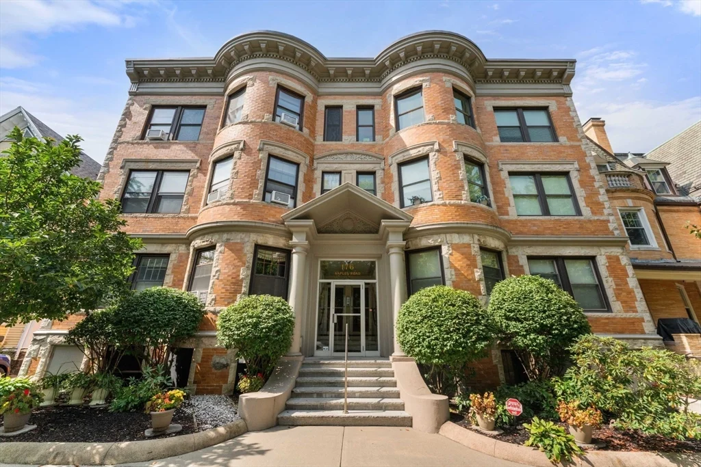 2 bed, 1 bath apartment for rent at 176 Naples Rd Unit 7, Coolidge Corner — photo 14 of 15