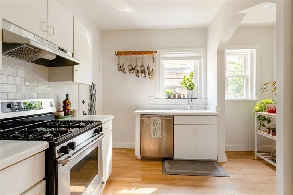 2 bed, 1 bath apartment for rent at 176 Naples Rd Unit 7, Coolidge Corner — photo 8 of 15