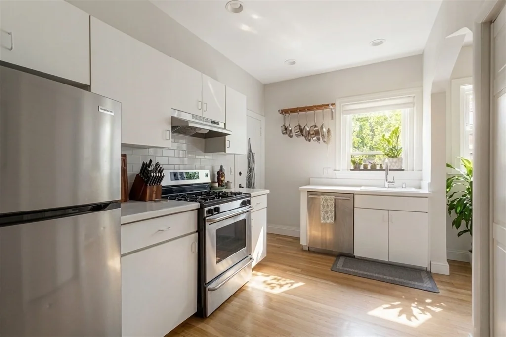 2 bed, 1 bath apartment for rent at 176 Naples Rd Unit 7, Coolidge Corner — photo 9 of 15