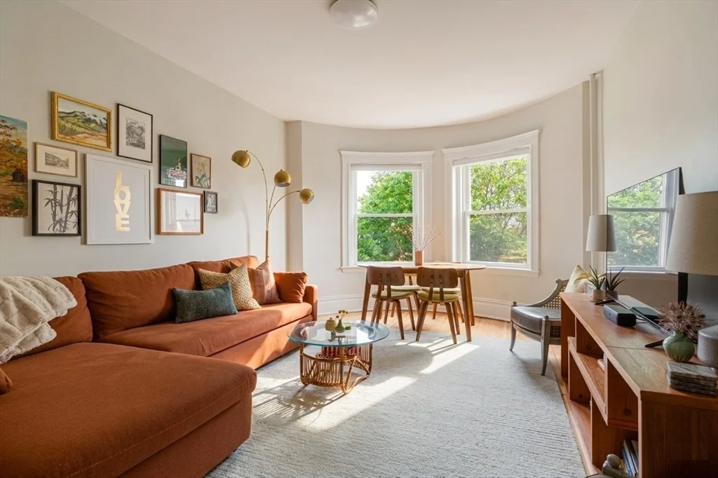 2 bed, 1 bath apartment for rent at 176 Naples Rd Unit 7, Coolidge Corner — photo 5 of 15