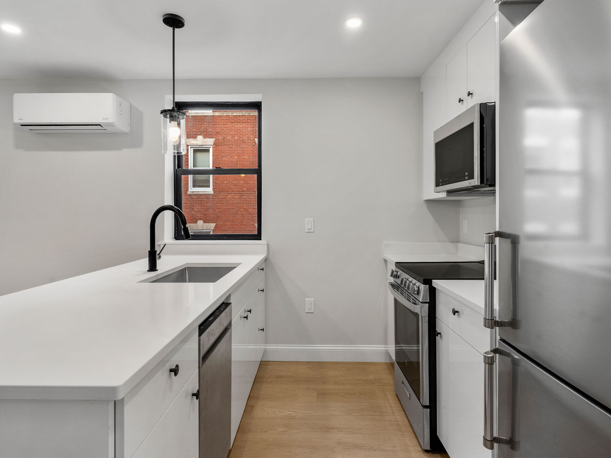 4 bed, 2 bath apartment for rent at 176 Salem St Unit 4, North End — photo 2 of 14