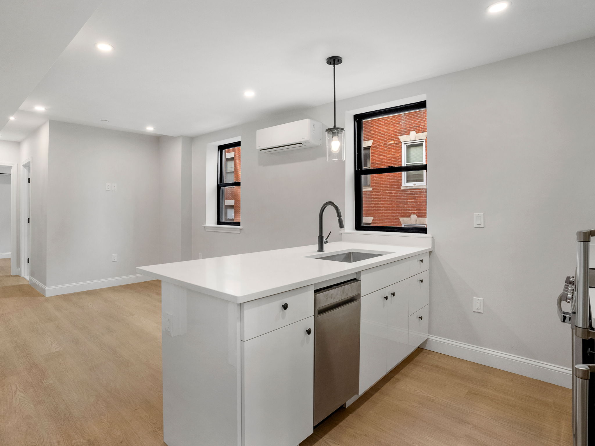 4 bed, 2 bath apartment for rent at 176 Salem St Unit 4, North End — photo 3 of 14