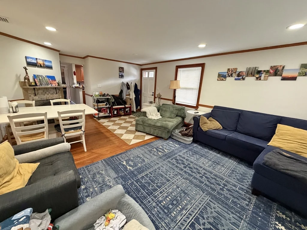 2 bed, 1 bath apartment for rent at 176 Upland Ave Unit Single Fam, Newton — photo 3 of 29