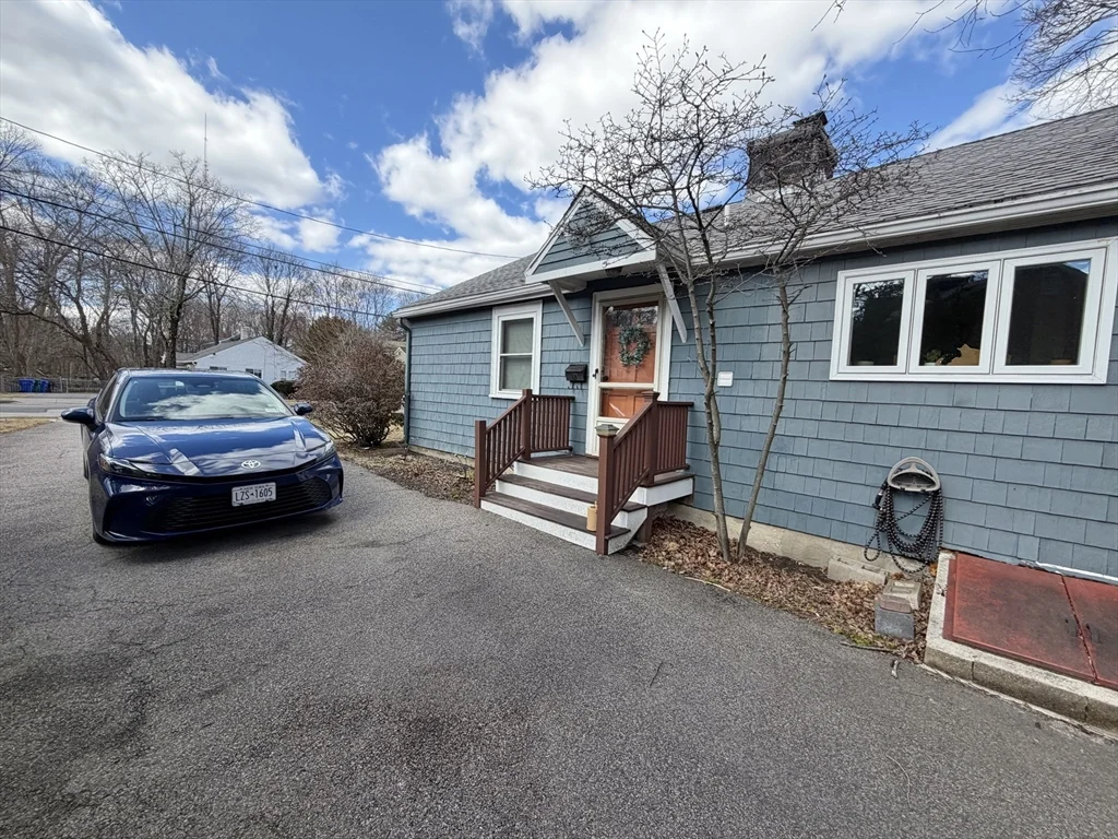 2 bed, 1 bath apartment for rent at 176 Upland Ave Unit Single Fam, Newton — photo 21 of 29