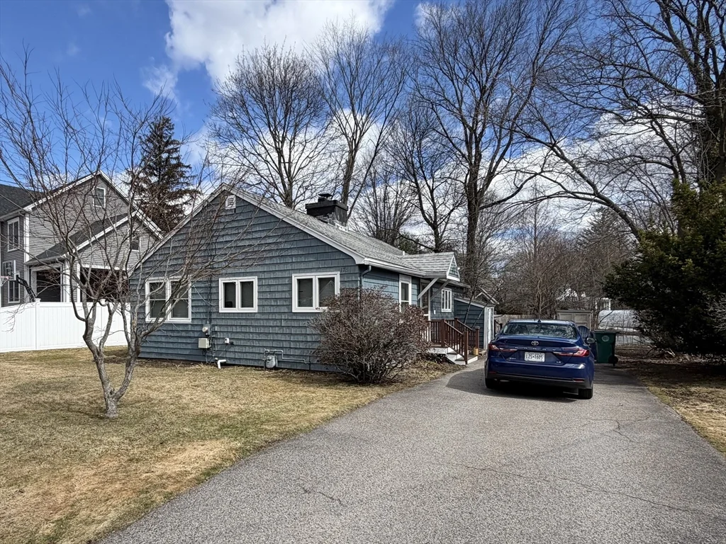 2 bed, 1 bath apartment for rent at 176 Upland Ave Unit Single Fam, Newton — photo 2 of 29