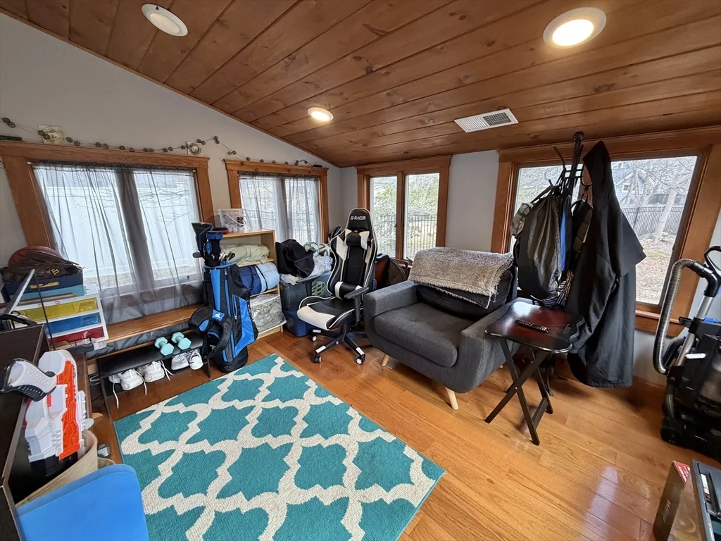 2 bed, 1 bath apartment for rent at 176 Upland Ave Unit Single Fam, Newton — photo 17 of 29