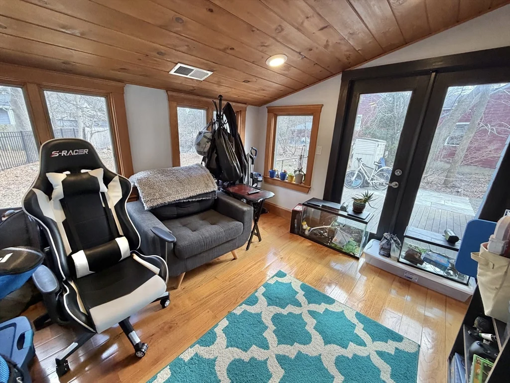 2 bed, 1 bath apartment for rent at 176 Upland Ave Unit Single Fam, Newton — photo 18 of 29