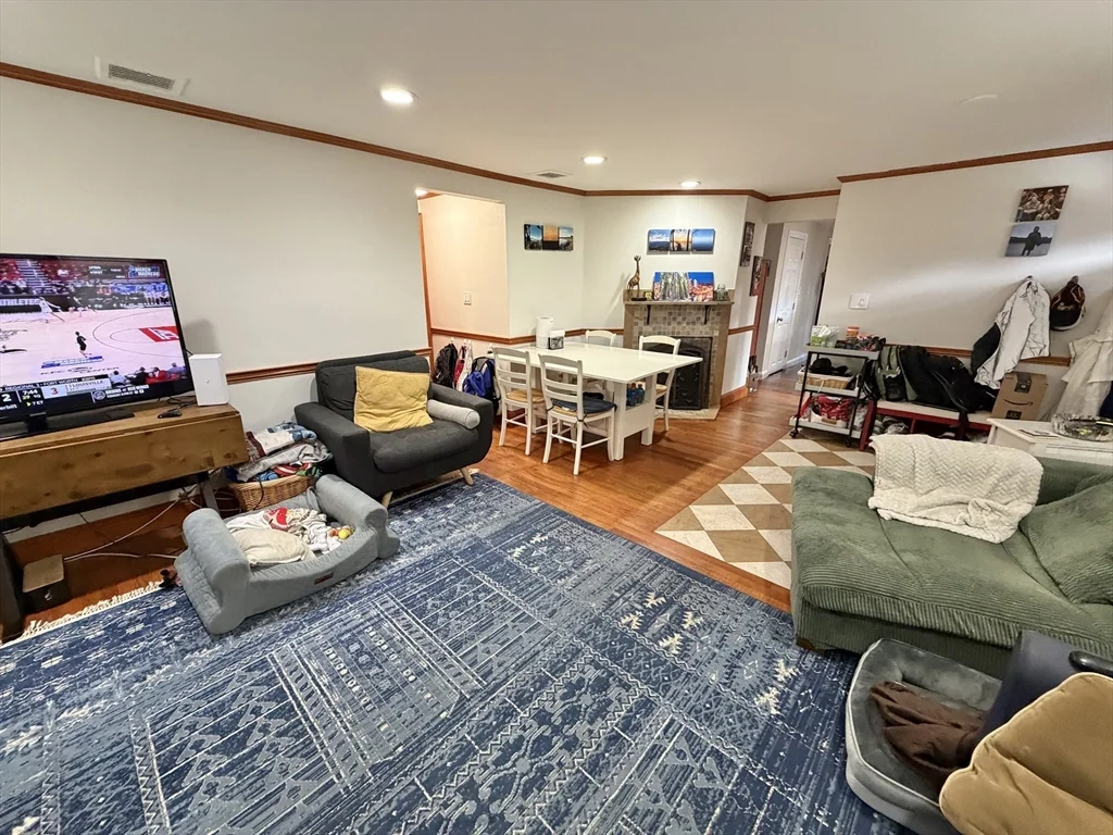 2 bed, 1 bath apartment for rent at 176 Upland Ave Unit Single Fam, Newton — photo 4 of 29
