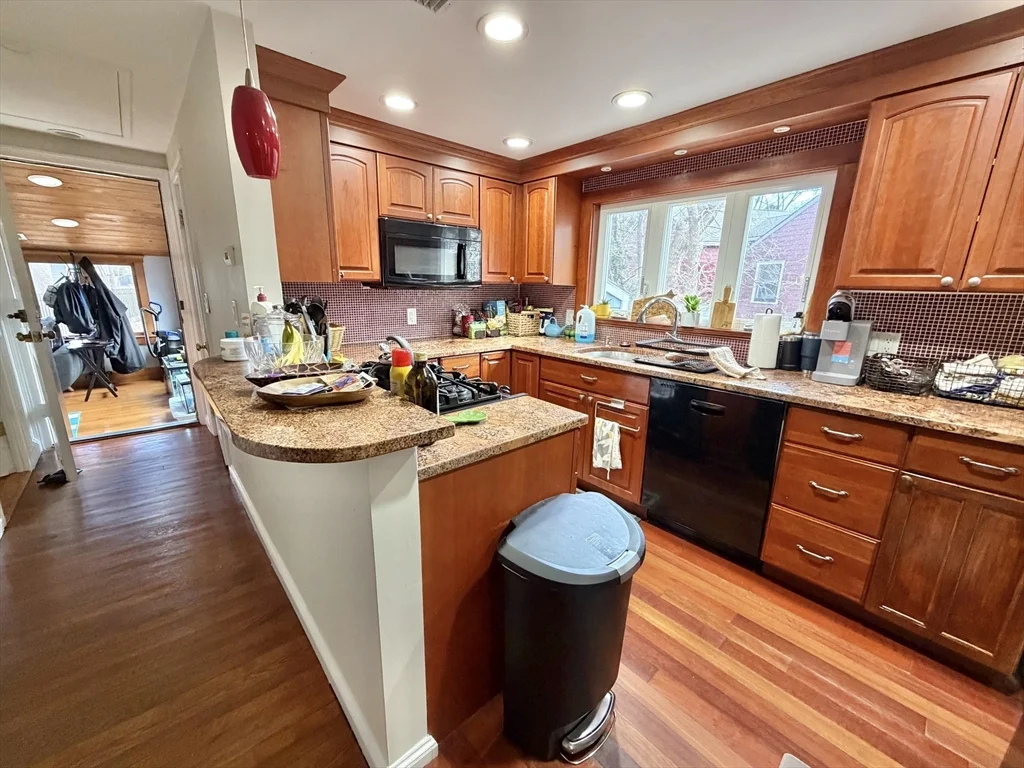 2 bed, 1 bath apartment for rent at 176 Upland Ave Unit Single Fam, Newton — photo 8 of 29